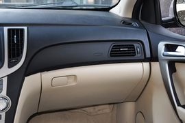 2012款奇瑞A3三厢1.6L