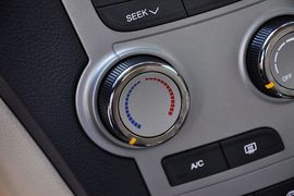 2012款奇瑞A3三厢1.6L