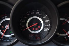 2012款奇瑞A3三厢1.6L