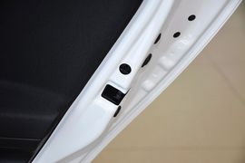2012款斯柯达晶锐1.6L手动酷黑版