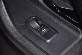 2012款斯柯达晶锐1.6L手动酷黑版