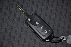 2012款斯柯达晶锐1.6L手动酷黑版