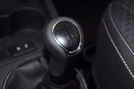 2012款斯柯达晶锐1.6L手动酷黑版