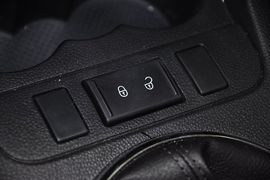 2012款斯柯达晶锐1.6L手动酷黑版