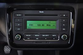 2012款斯柯达晶锐1.6L手动酷黑版