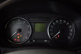 2012款斯柯达晶锐1.6L手动酷黑版