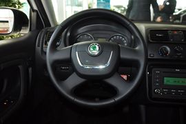 2012款斯柯达晶锐1.6L手动酷黑版