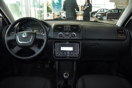 2012款斯柯达晶锐1.6L手动酷黑版