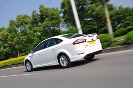 福特蒙迪欧致胜旗舰运动版试驾实拍