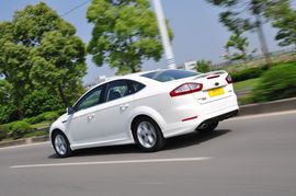 福特蒙迪欧致胜旗舰运动版试驾实拍