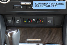 2012款丰田凯美瑞尊瑞场地试驾实拍
