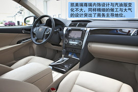 2012款丰田凯美瑞尊瑞场地试驾实拍