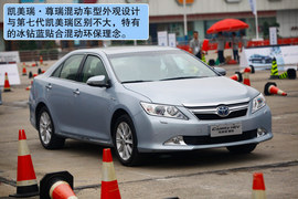 2012款丰田凯美瑞尊瑞场地试驾实拍