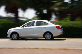 2012款长安悦翔V3试驾