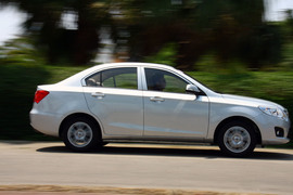 2012款长安悦翔V3试驾