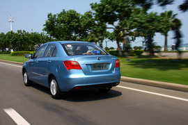 2012款长安悦翔V3试驾