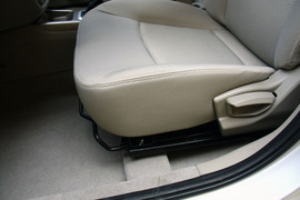 2012款长安悦翔V3试驾