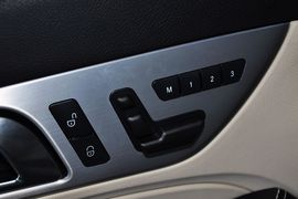 2012款奔驰SLK200时尚型