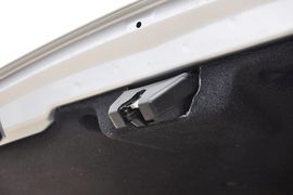 2012款长安CX30三厢1.6L手动豪华型