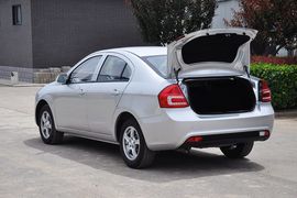 2012款长安CX30三厢1.6L手动豪华型