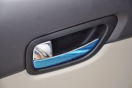 2012款长安CX30三厢1.6L手动豪华型