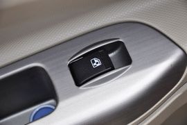 2012款长安CX30三厢1.6L手动豪华型