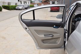 2012款长安CX30三厢1.6L手动豪华型