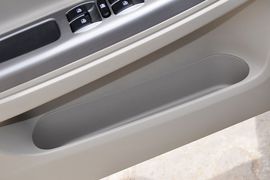 2012款长安CX30三厢1.6L手动豪华型