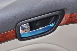 2012款长安CX30三厢1.6L手动豪华型