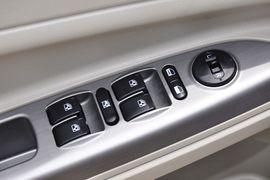 2012款长安CX30三厢1.6L手动豪华型