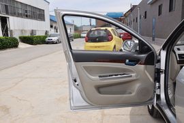 2012款长安CX30三厢1.6L手动豪华型