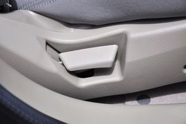 2012款长安CX30三厢1.6L手动豪华型