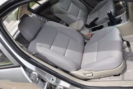 2012款长安CX30三厢1.6L手动豪华型