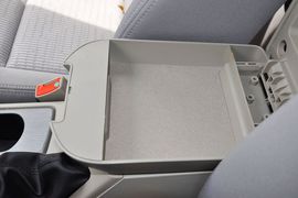 2012款长安CX30三厢1.6L手动豪华型