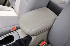 2012款长安CX30三厢1.6L手动豪华型