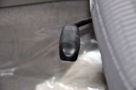 2012款长安CX30三厢1.6L手动豪华型