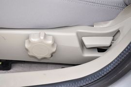 2012款长安CX30三厢1.6L手动豪华型