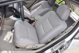 2012款长安CX30三厢1.6L手动豪华型