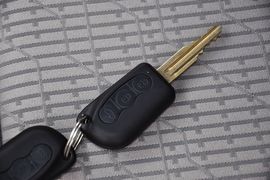 2012款长安CX30三厢1.6L手动豪华型