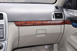 2012款长安CX30三厢1.6L手动豪华型