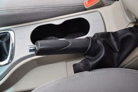 2012款长安CX30三厢1.6L手动豪华型