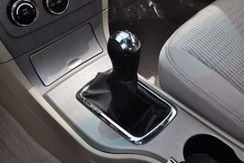 2012款长安CX30三厢1.6L手动豪华型