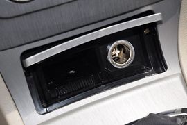 2012款长安CX30三厢1.6L手动豪华型