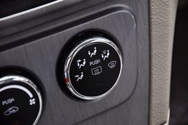 2012款长安CX30三厢1.6L手动豪华型