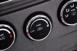 2012款长安CX30三厢1.6L手动豪华型