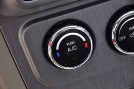 2012款长安CX30三厢1.6L手动豪华型