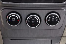 2012款长安CX30三厢1.6L手动豪华型