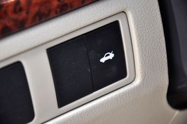 2012款长安CX30三厢1.6L手动豪华型