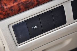 2012款长安CX30三厢1.6L手动豪华型