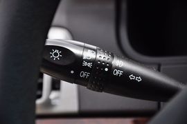 2012款长安CX30三厢1.6L手动豪华型